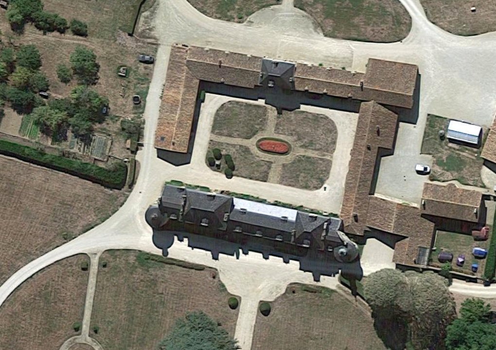 logis des Piliers à Fontaine-le-Comte, inscrit MH en 1991