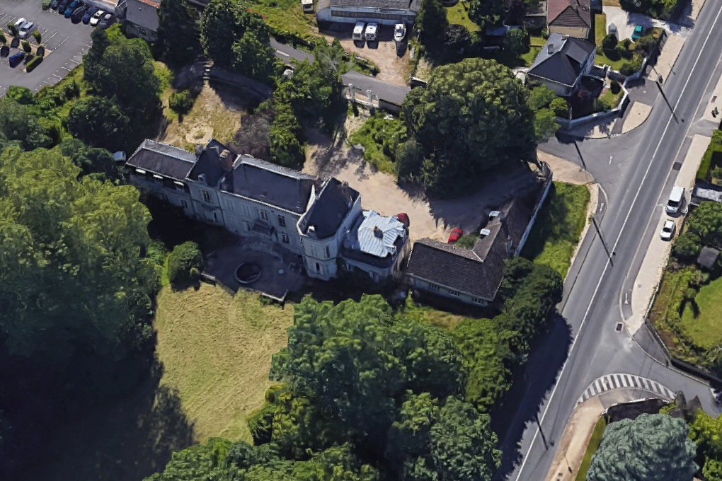 chateau de Bionne à SaintJeandeBraye, abrite des appartements