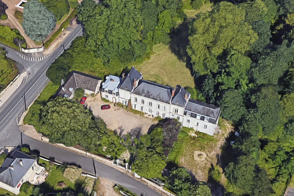 chateau de Bionne à SaintJeandeBraye, abrite des appartements