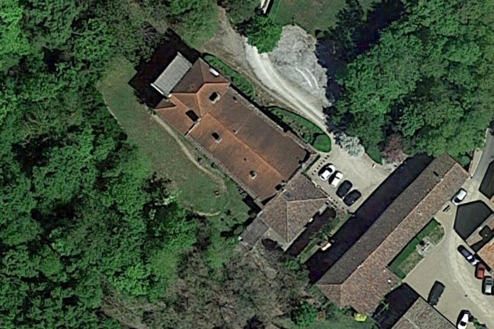 chateau de Lagardiolle situé au centre du bourg