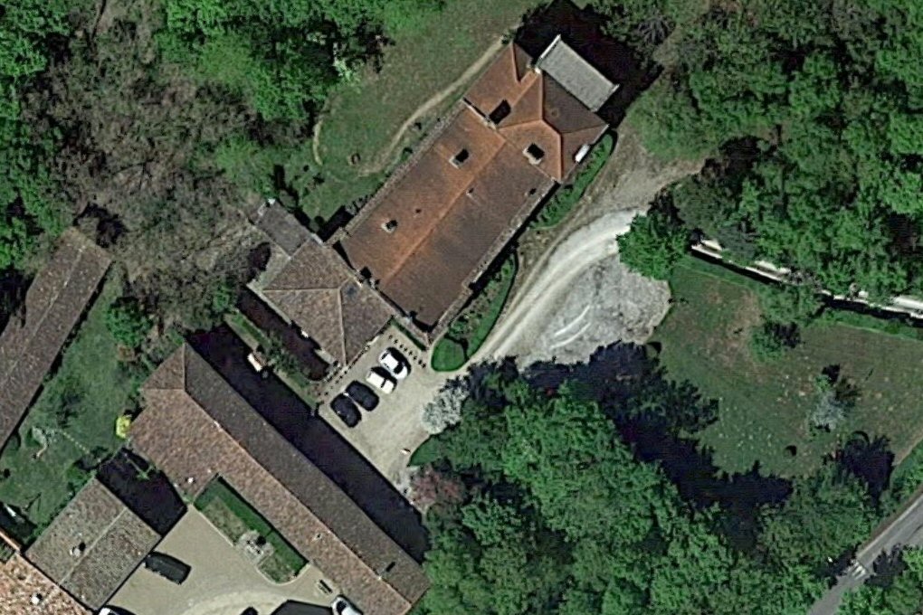 chateau de Lagardiolle situé au centre du bourg