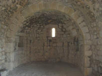 ch�teau d'Aguilar  chapelle Sainte-Anne