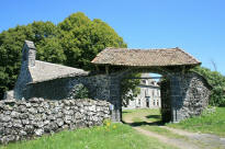 Ch�teau de Montfort Arches