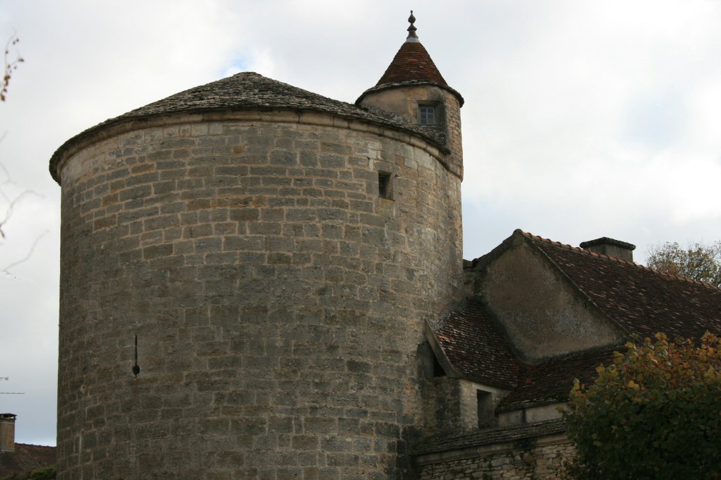 chateau de Saint Seine sur Vingeanne, au centre du bourg