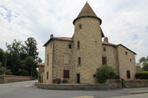 maison-forte de Pluviniers   Pi�gut-Pluviers