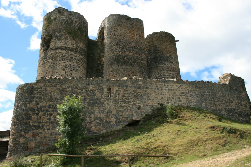 chateau de Domeyrat, ouvert au public visite voir le site