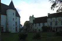 chateau de Monts-sur-Guesnes