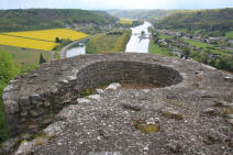 chateau de Poilvache � Houx