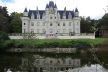 chateau de Savigny sous Faye