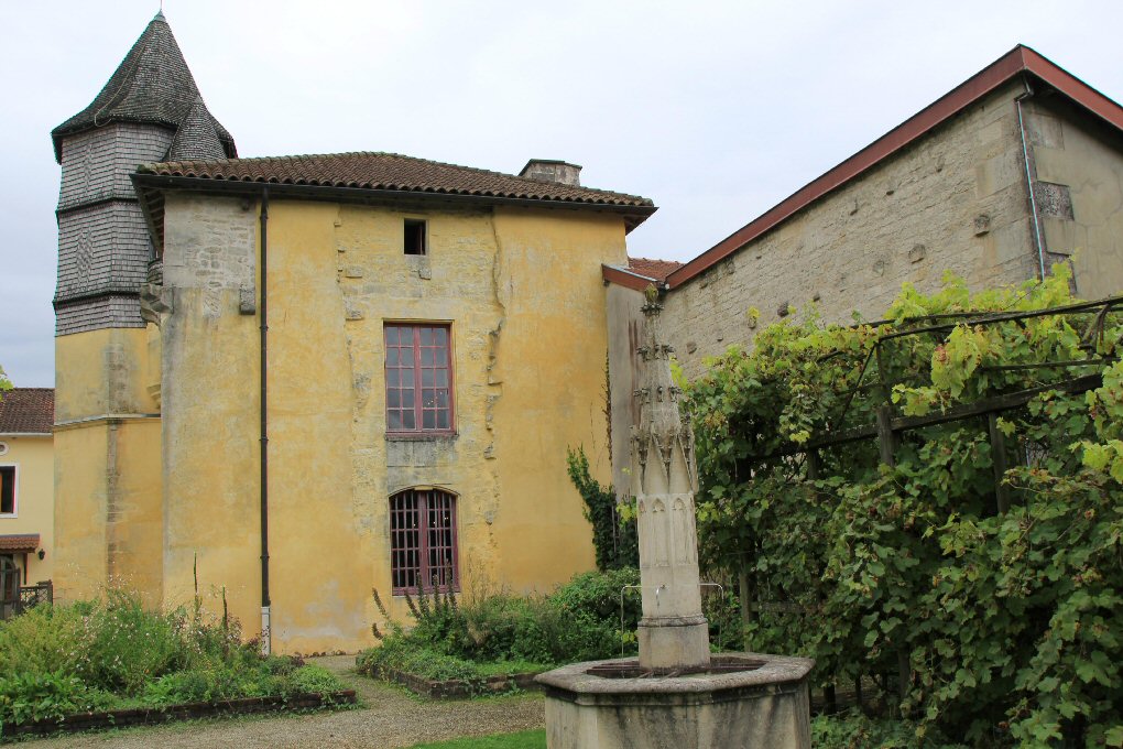 manoir de Chevillon, accueille la médiathèque aujourd'hui