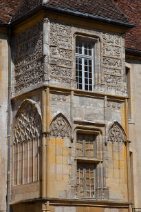 Palais de l'Abb� Jacques d'Amboise   Cluny