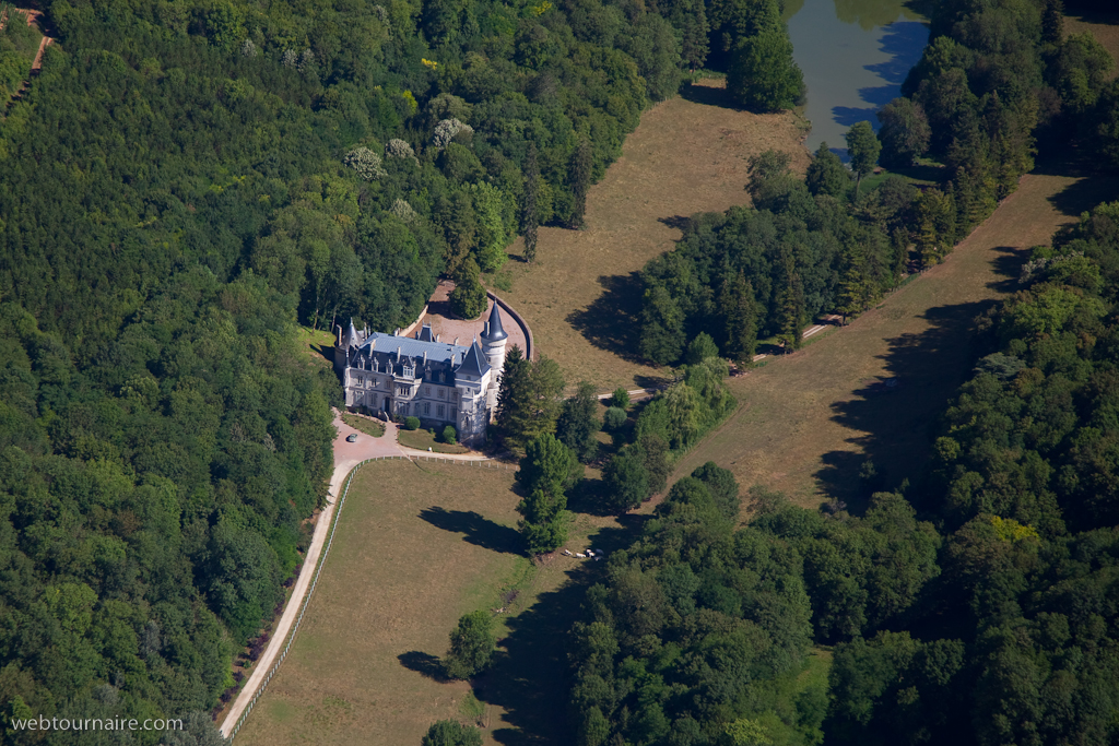 chateau de Domecy sur le Vault gîte pour 11 personnes
