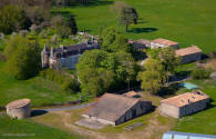 chateau de la Gu�rivi�re � Van�ais