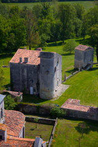 chateau de la Pr�v�t� � Saint Saturnin de S�chaud