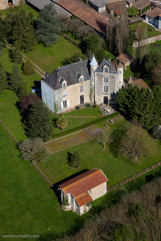 chateau de La Touche Poupard à Saint de Noisné chateau de La Touche Poupard à Saint de Noisné