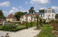 chateau de Saint Hilaire des Noyers