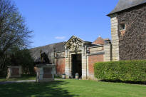 chateau de Tilloloy  les d�pendances