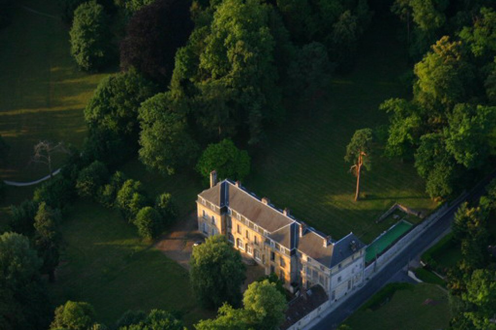 chateau de Viarmes accueille la mairie aujourd'hui