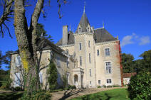 chateau du Soucy � Ch�nevelles