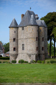 Donjon de Bours