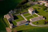 logis de Bouhas � Lezay