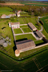 logis de Bouhas � Lezay