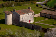 logis de Bouhas � Lezay