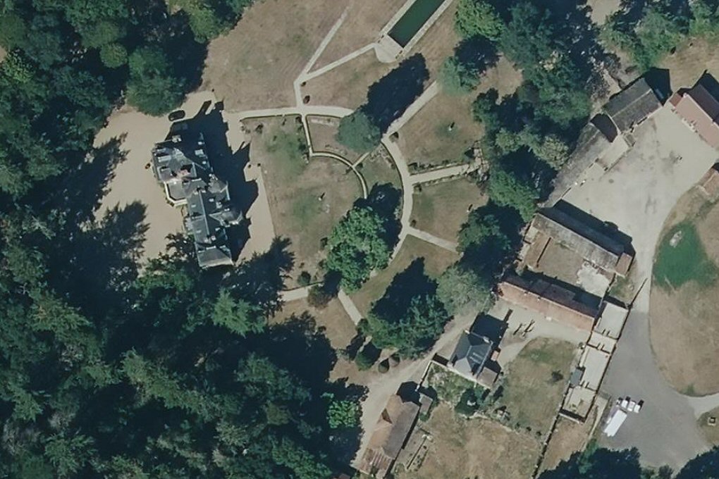 chateau des Champs à Isdes, construit au XIXe siècle